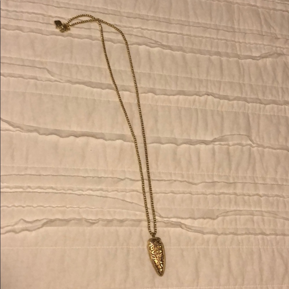 Kendra Scott necklace